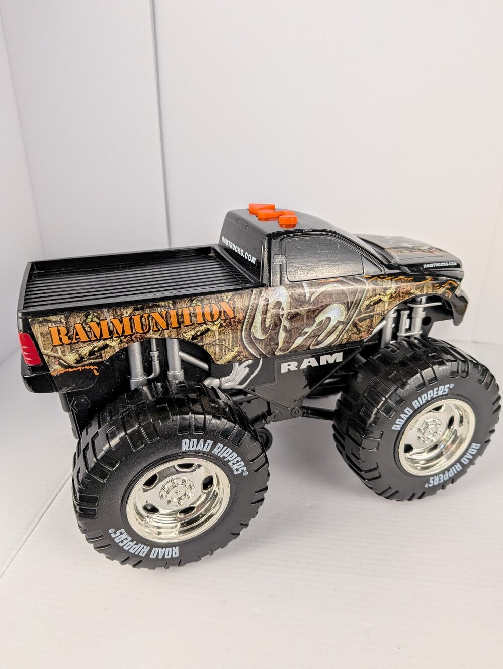 Road Rippers Wheelie Monsters "Raminator" / "Rammunition" motorized Dodge Ram